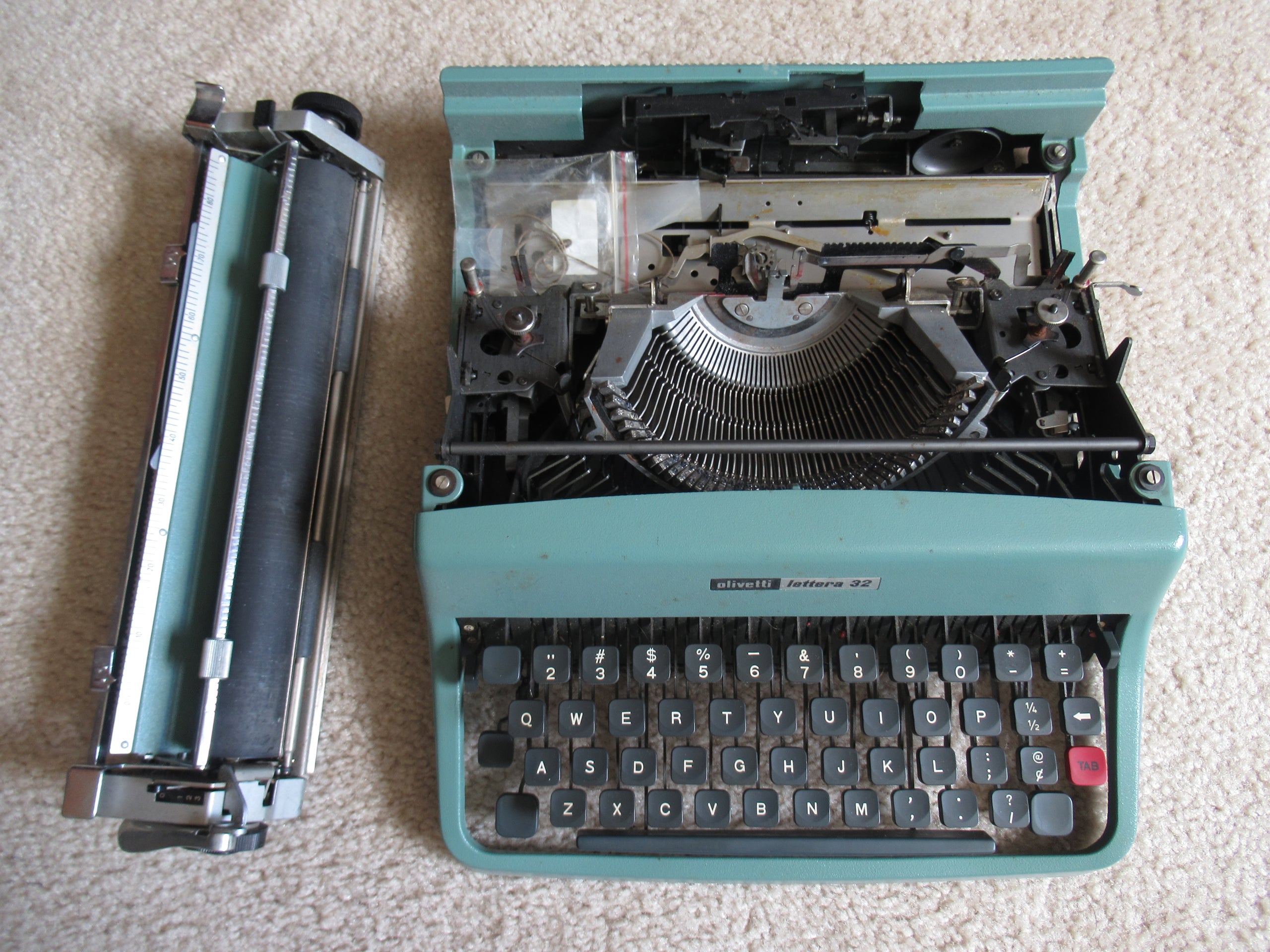 1972 Olivetti Lettera 32 (For Parts/As-is)